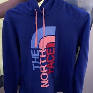 A north face sweatshirt.🙂